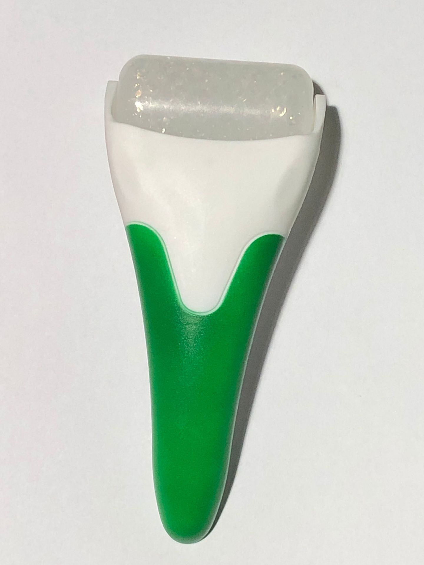 Smooth, Depuff, Glow – Your Daily Ice Roller