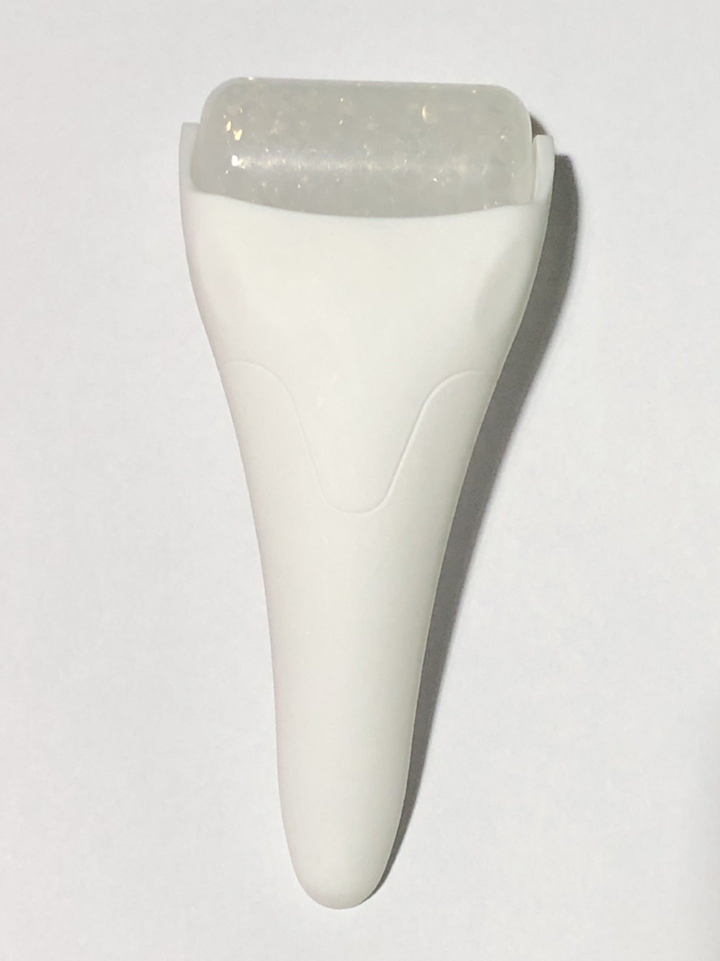 Smooth, Depuff, Glow – Your Daily Ice Roller