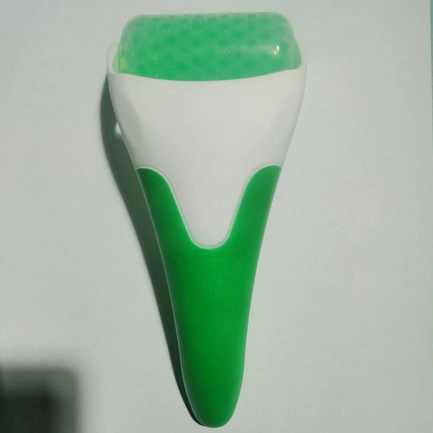 Smooth, Depuff, Glow – Your Daily Ice Roller