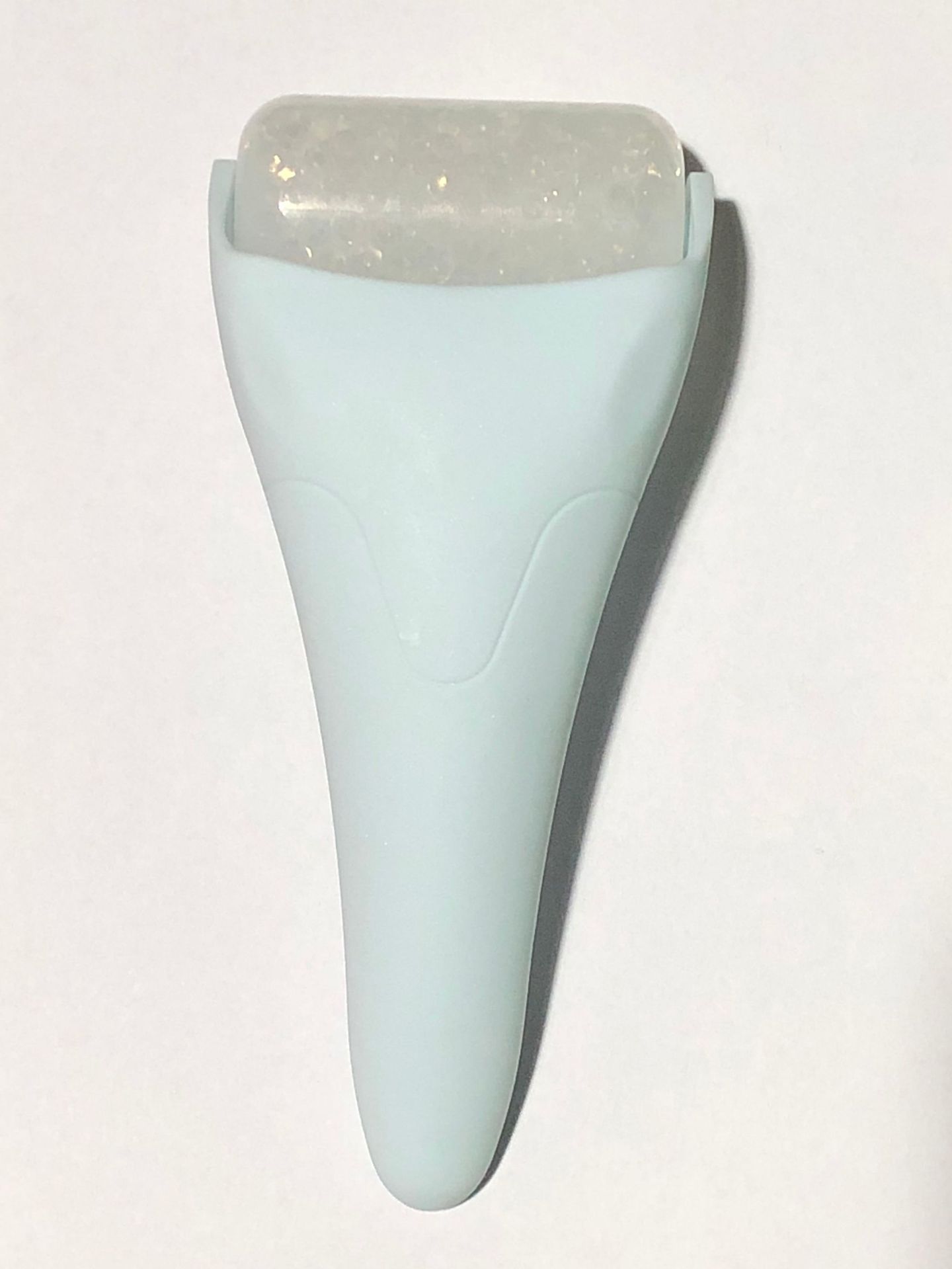 Smooth, Depuff, Glow – Your Daily Ice Roller